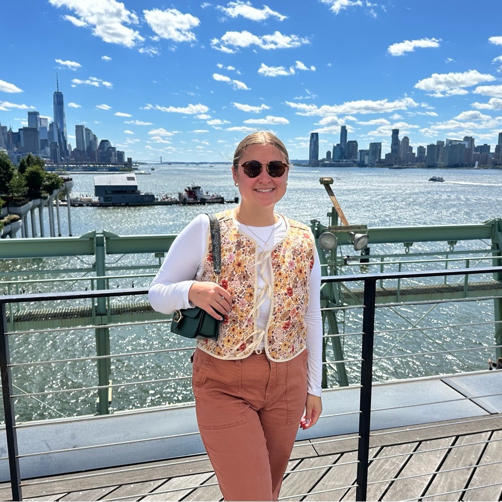 Meet your Posher, Danielle